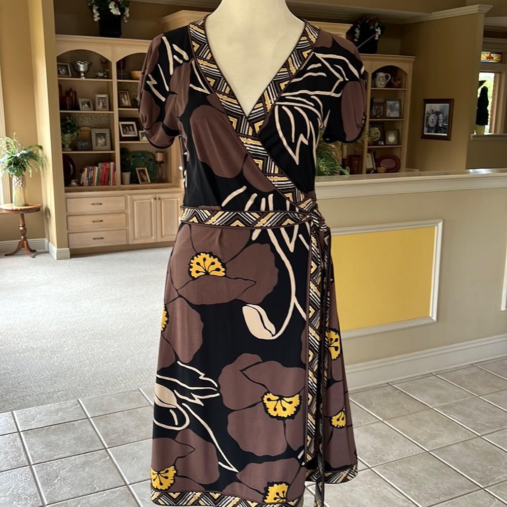 BCBGMAXAZRIA Faux Wrap Dress Size Medium M Brown Black NWOT